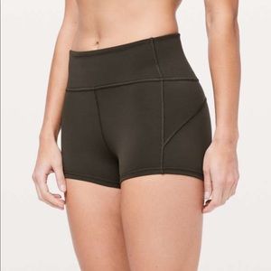 Lululemon 2.5 inch seam In Movement Shorts
